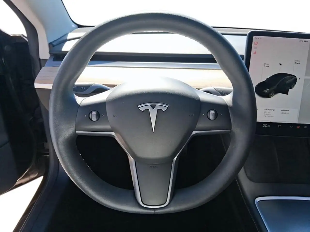 Tesla Model 3 снимка Tesla Model 3