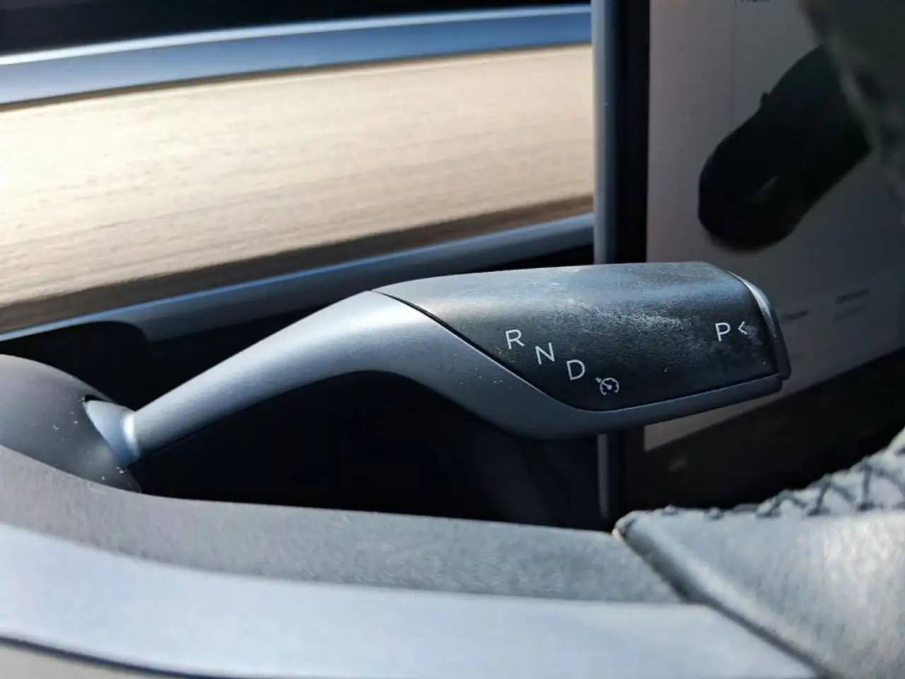 Tesla Model 3 снимка Tesla Model 3