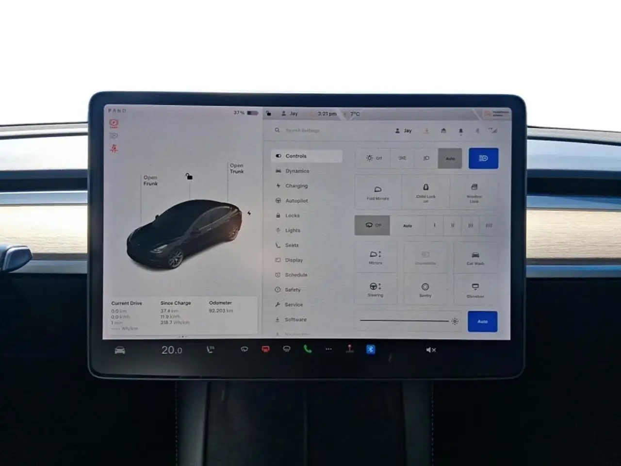 Tesla Model 3 снимка Tesla Model 3