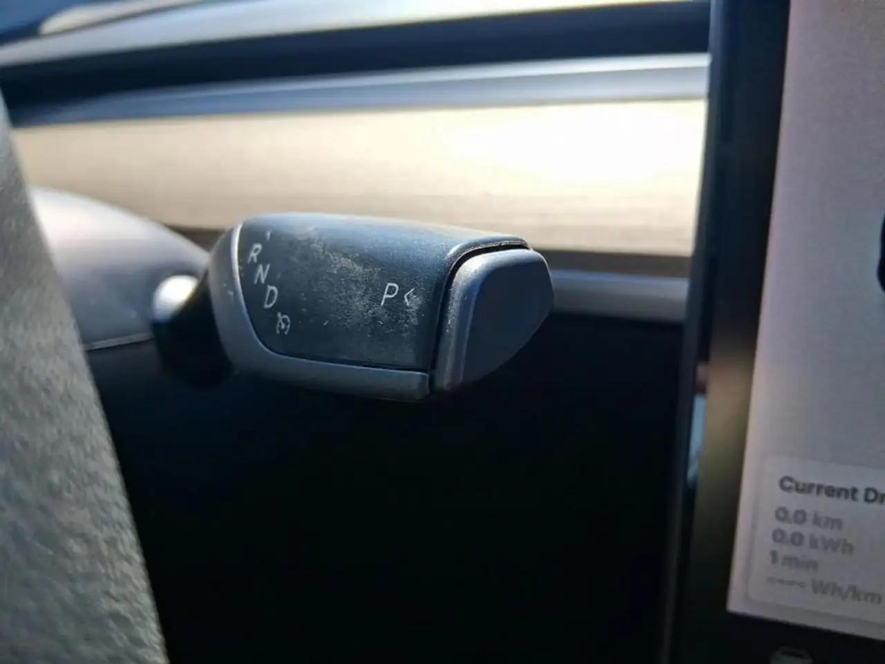 Tesla Model 3 снимка Tesla Model 3