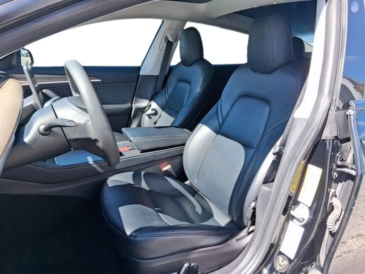 Tesla Model 3 снимка Tesla Model 3