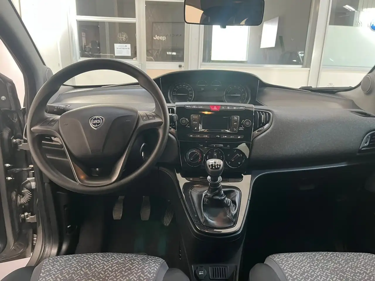 Lancia Ypsilon 2023 — фото 10
