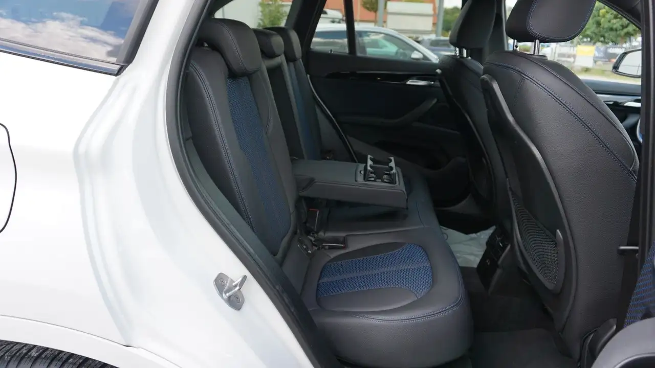BMW X1 sDrive 20 i M Sport,LED,Kamera,AHK, 8 fach be, миниатюра 18