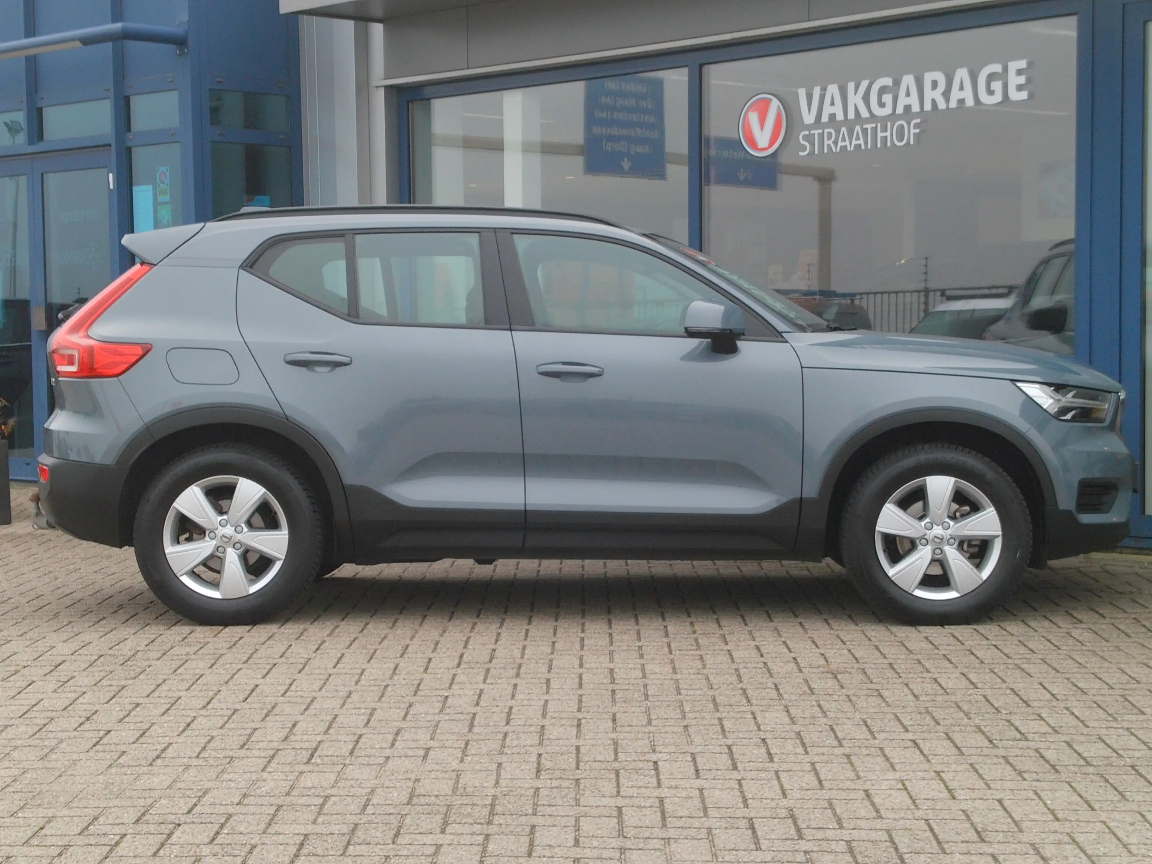 Volvo XC40 1.5 T2 Momentum Core, Trekhaak / Camera + Sensoren — photo 18