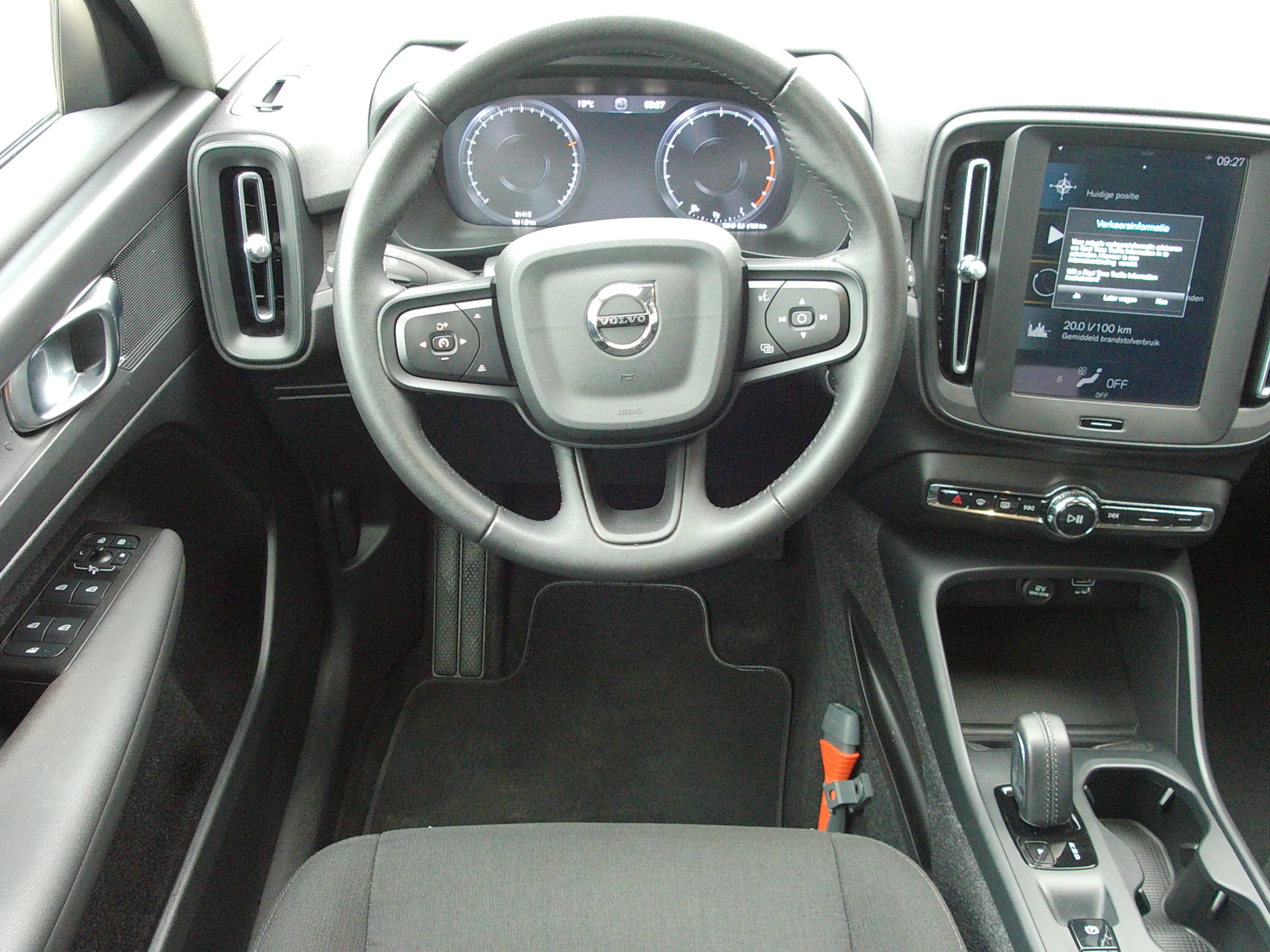 Volvo XC40 1.5 T2 Momentum Core, Trekhaak / Camera + Sensoren — photo 7