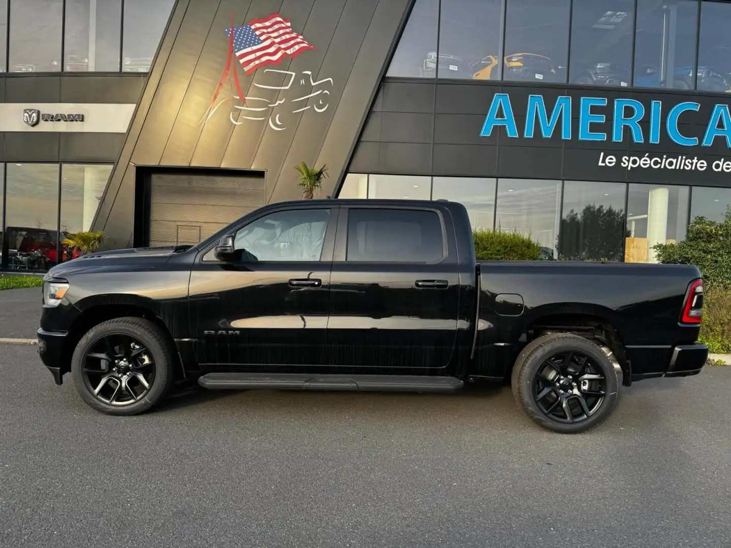 Dodge RAM 1500 CREW LARAMIE SPORT NIGHT EDITION Noir - 2