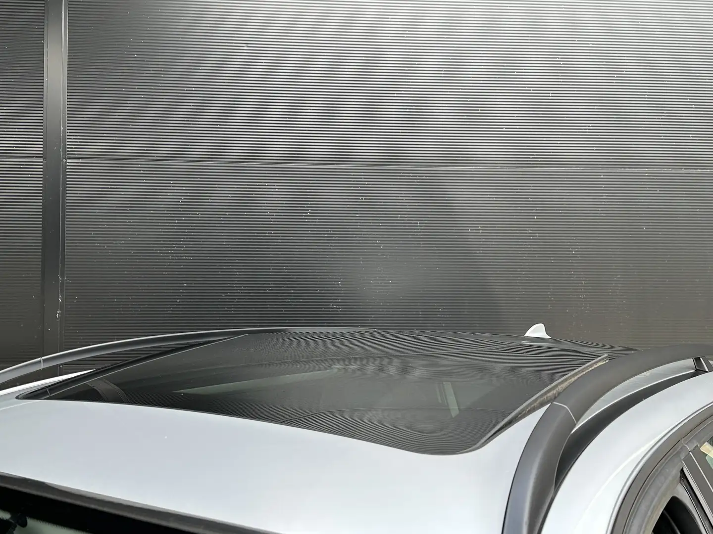 BMW 318 3 Serie 318i LCI AUTOMAAT Panodak LEER Trekhaak Cl Grau - 2