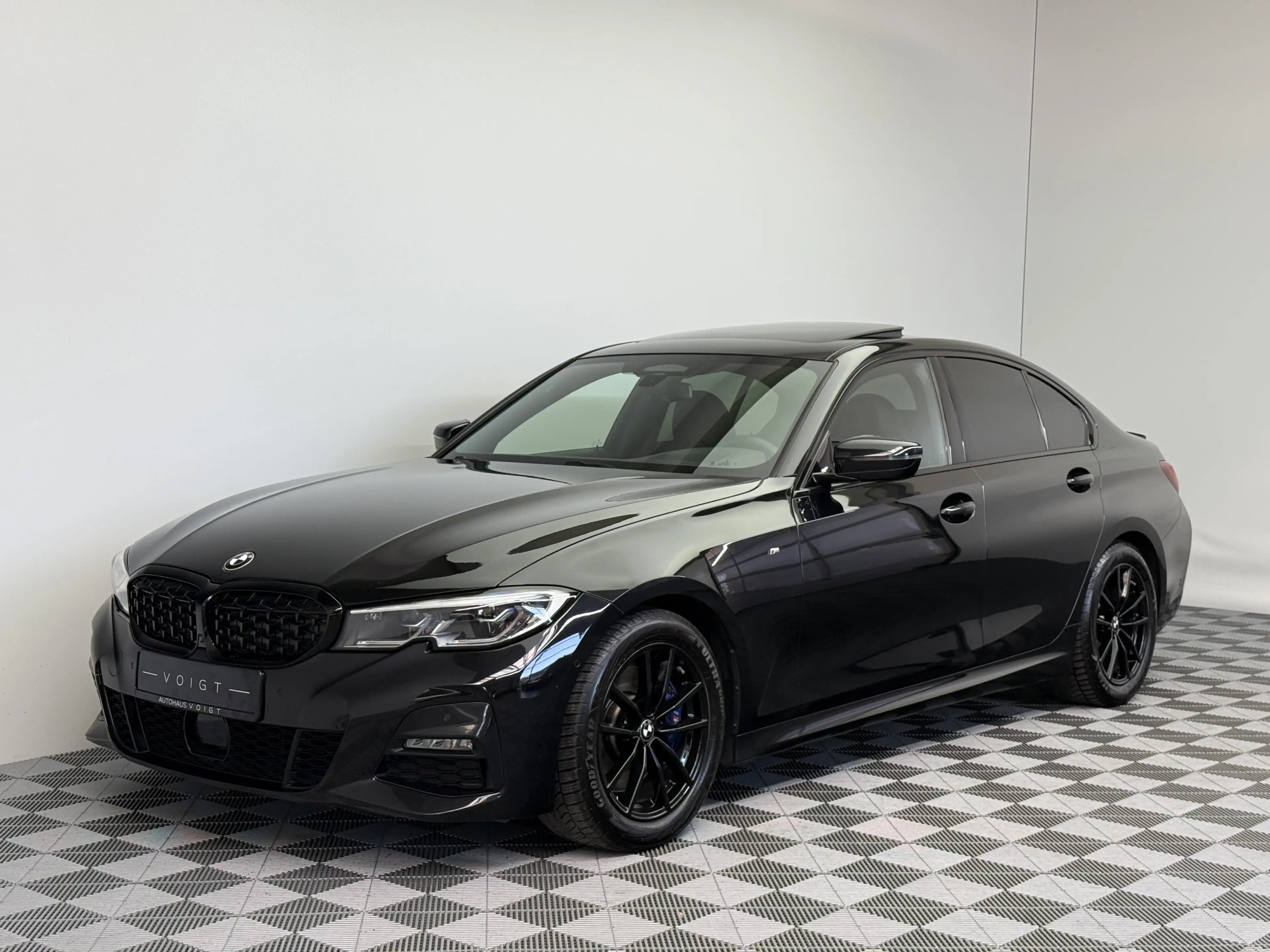 BMW 330 d M Sport|HiFi|Pano|ACC|HUD|Laser|Carplay| — photo 2