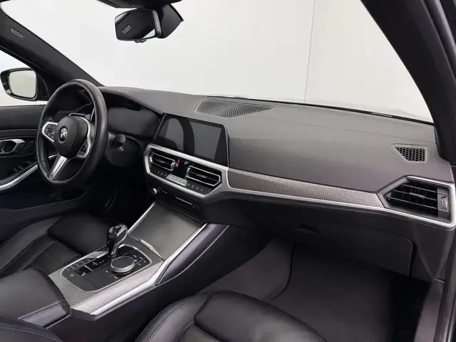 BMW 330 view 13
