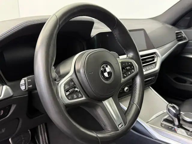 BMW 330 view 10