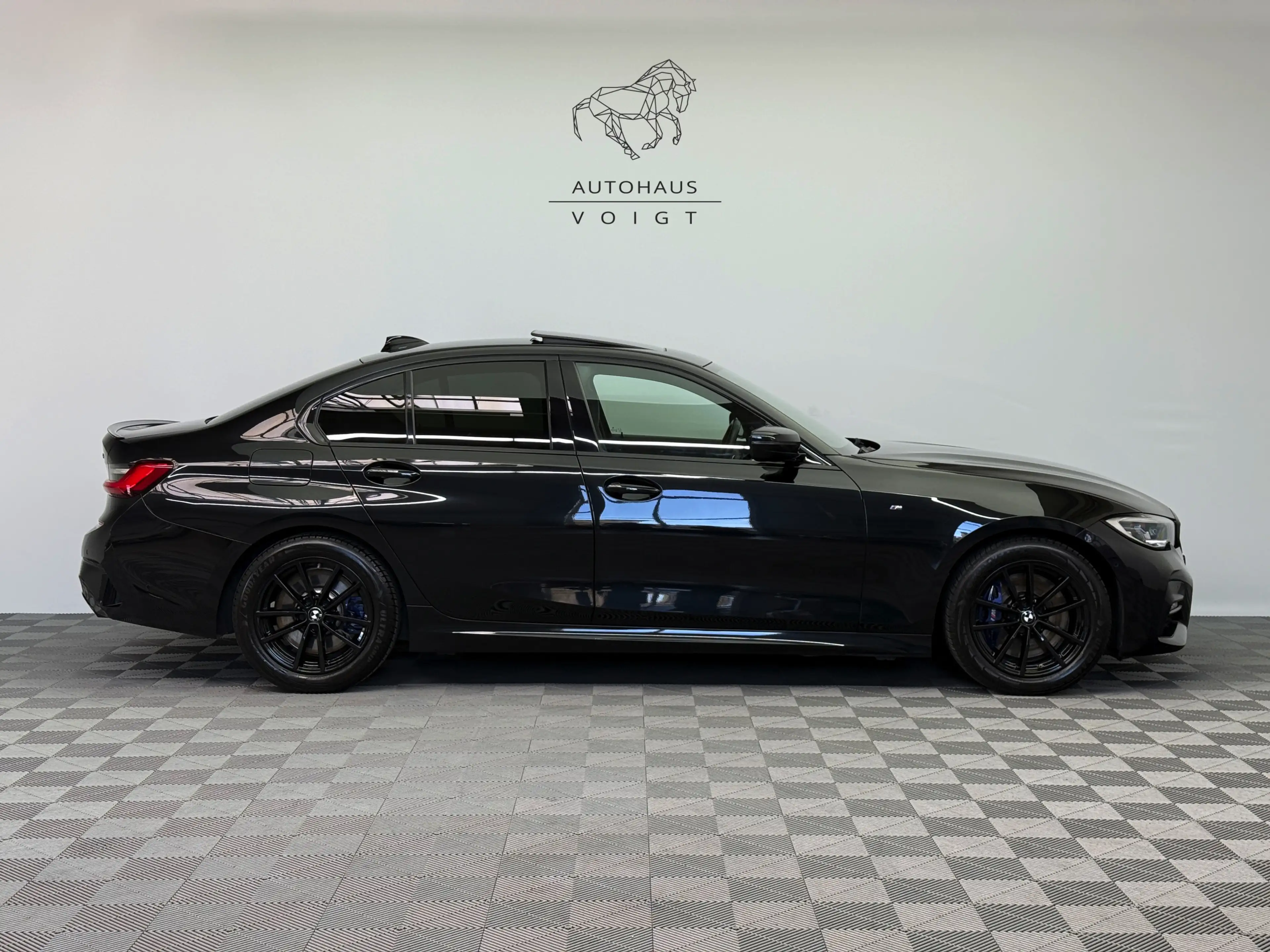BMW 330 d M Sport|HiFi|Pano|ACC|HUD|Laser|Carplay| — photo 4