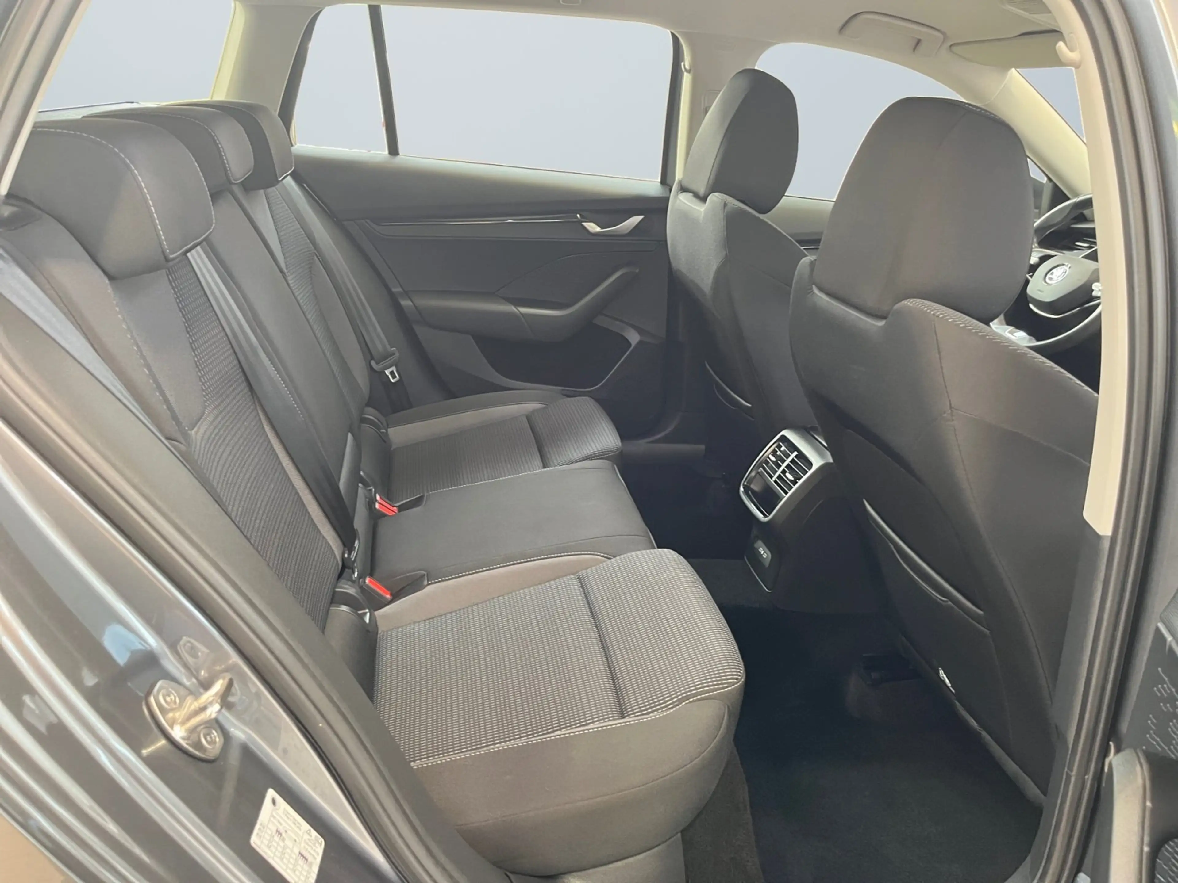 Skoda Octavia Combi Selection 1.5 TSI mHEV DSG ACC LM — photo 13
