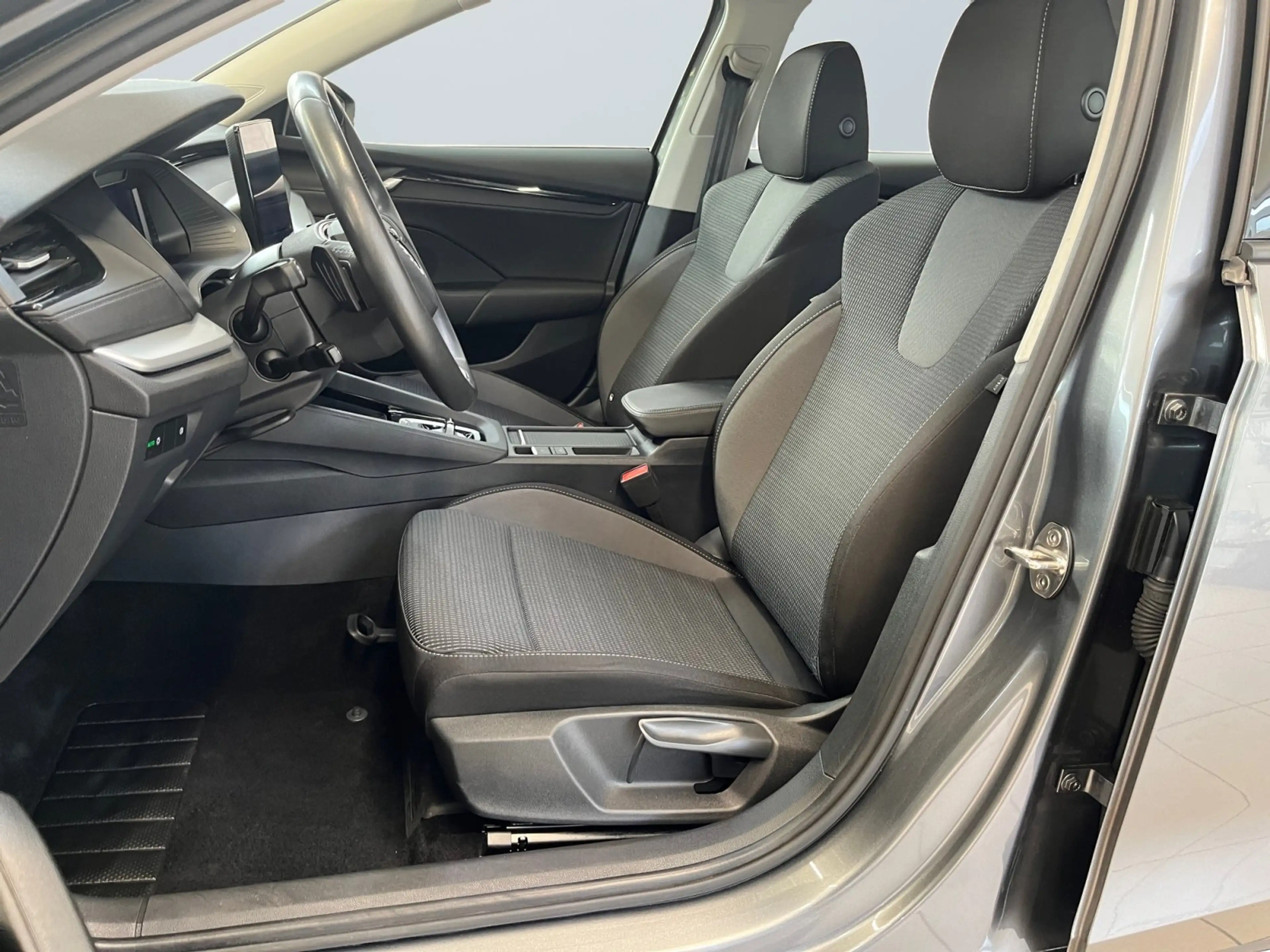 Skoda Octavia Combi Selection 1.5 TSI mHEV DSG ACC LM — photo 9