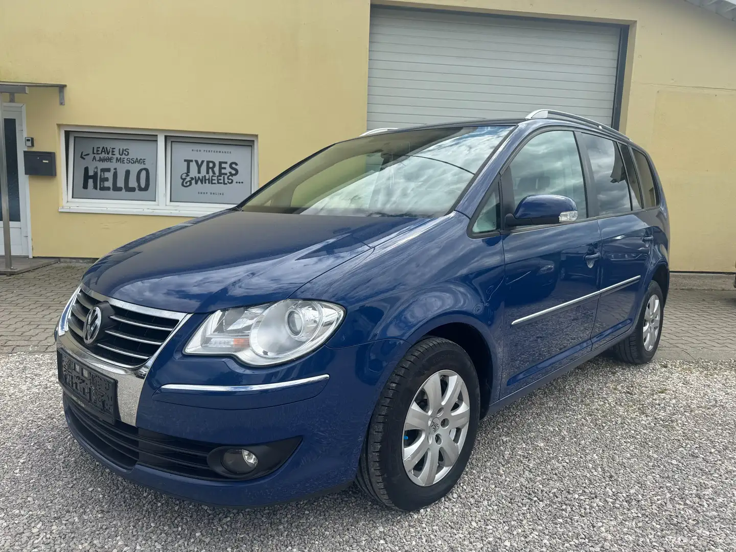 Volkswagen Touran Highline 2,0 TDI *** Blau - 1