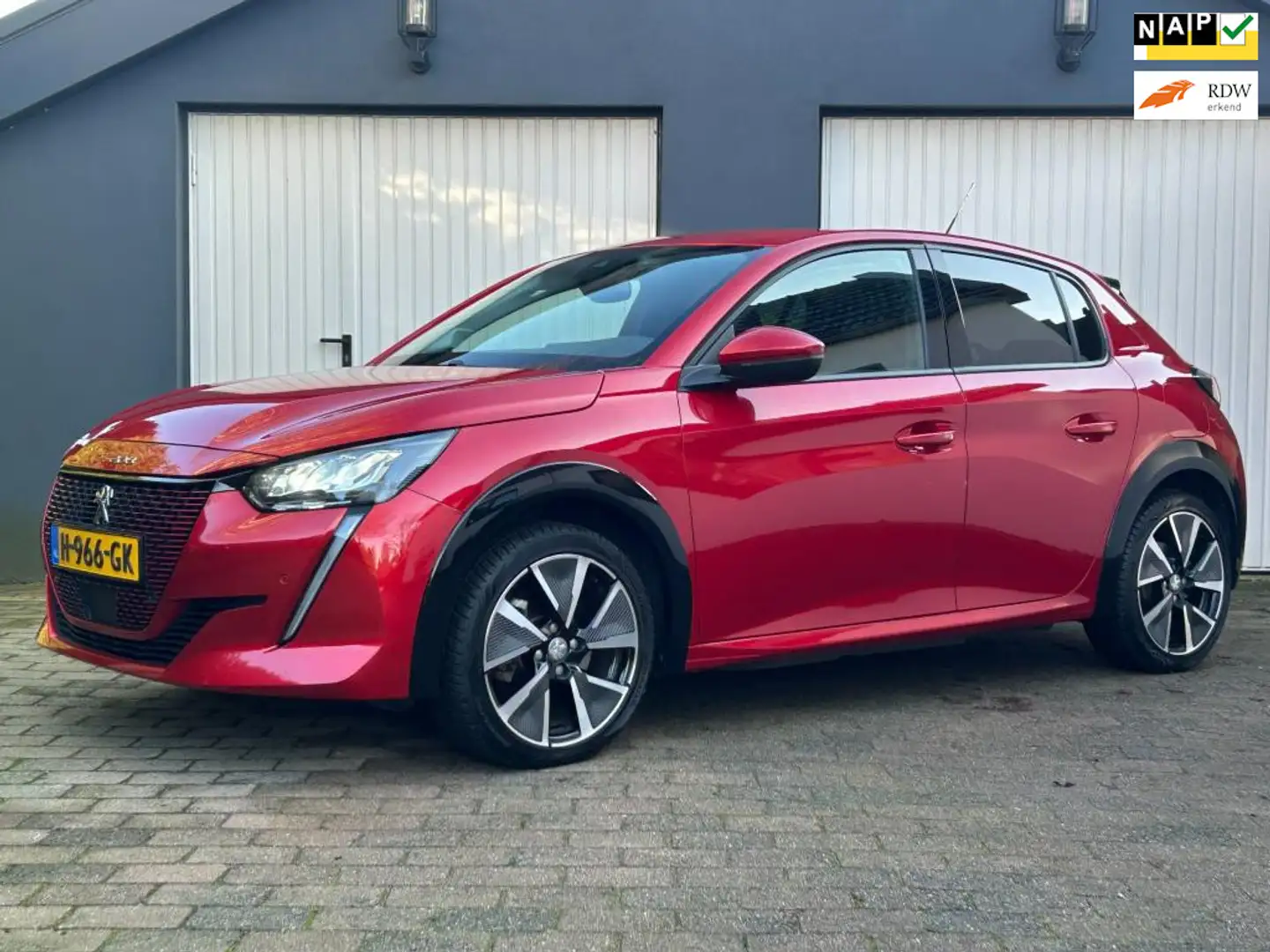 Peugeot e-208 EV Allure 50 kWh / All-in prijs / BTW aftrekbaar Roşu - 1