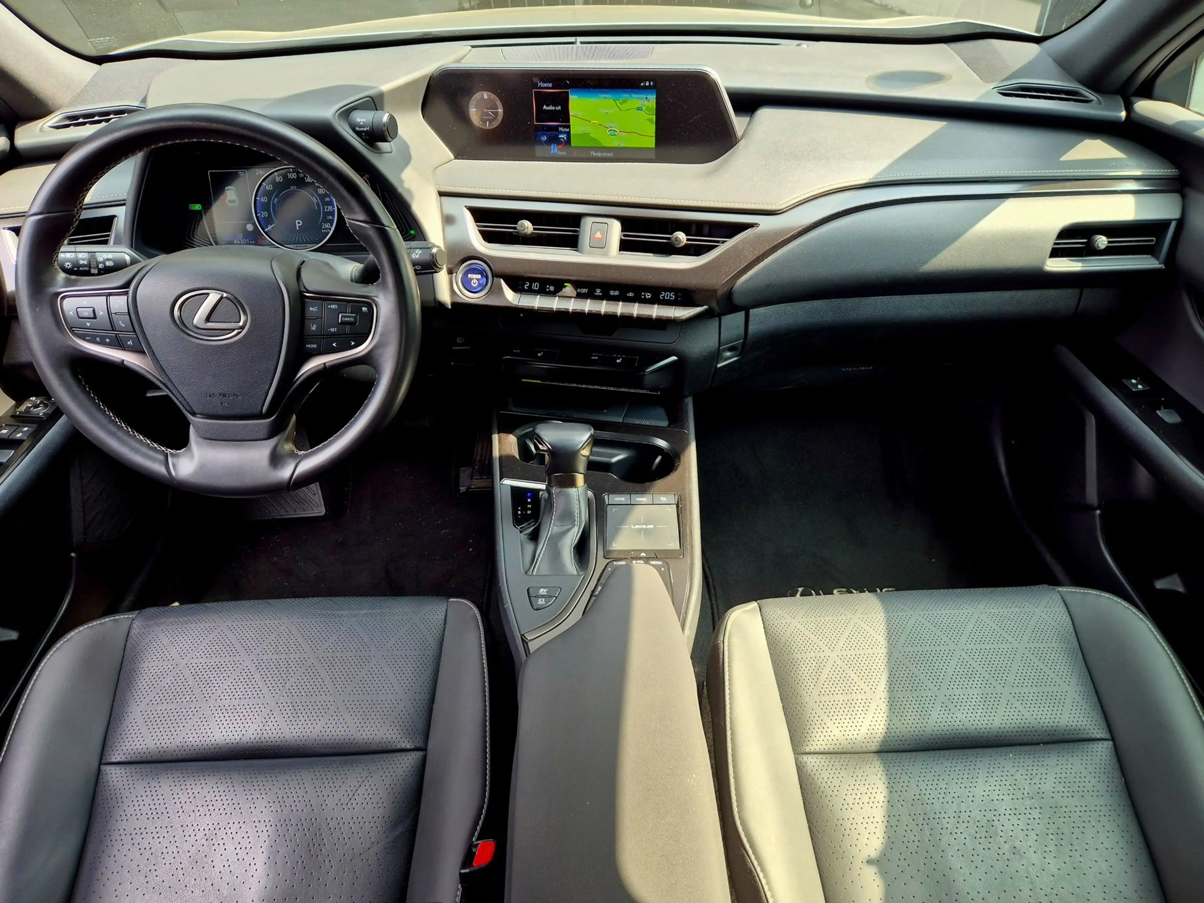 Lexus UX 250h Luxury Line + OH historie|Trekhaak|LED|Keyless|Led — photo 4