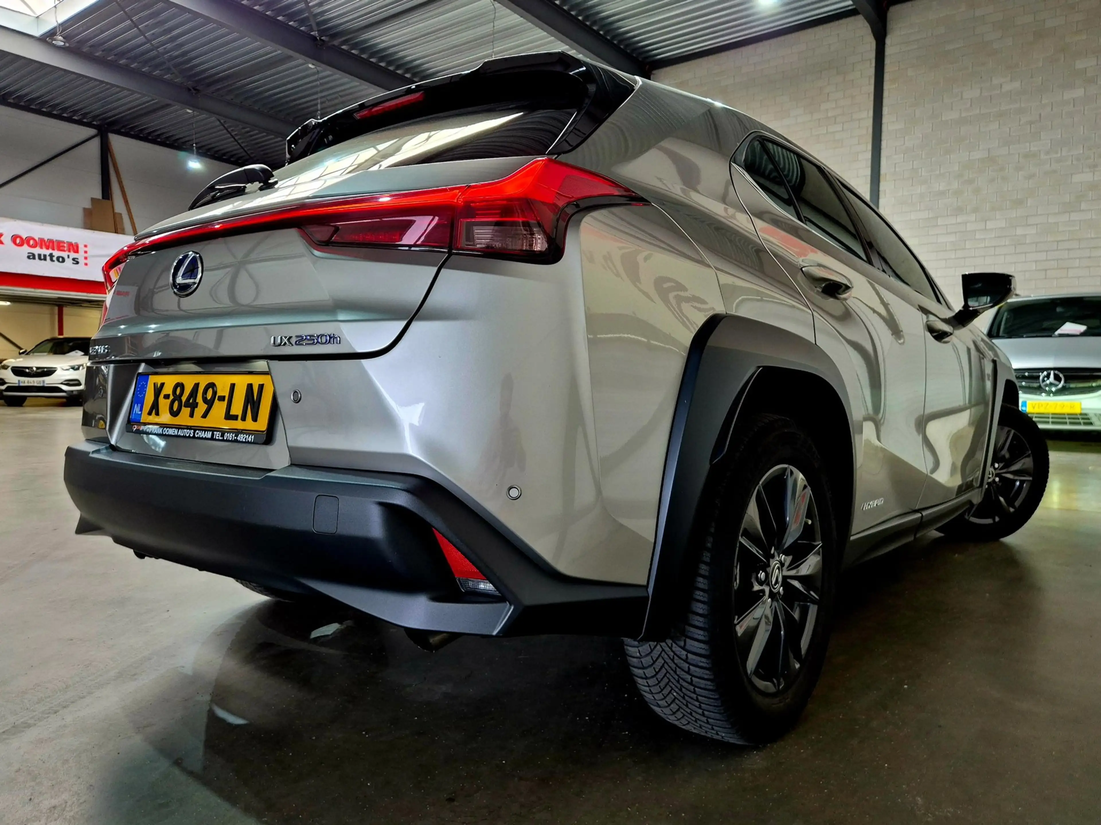 Lexus UX 250h Luxury Line + OH historie|Trekhaak|LED|Keyless|Led — photo 18