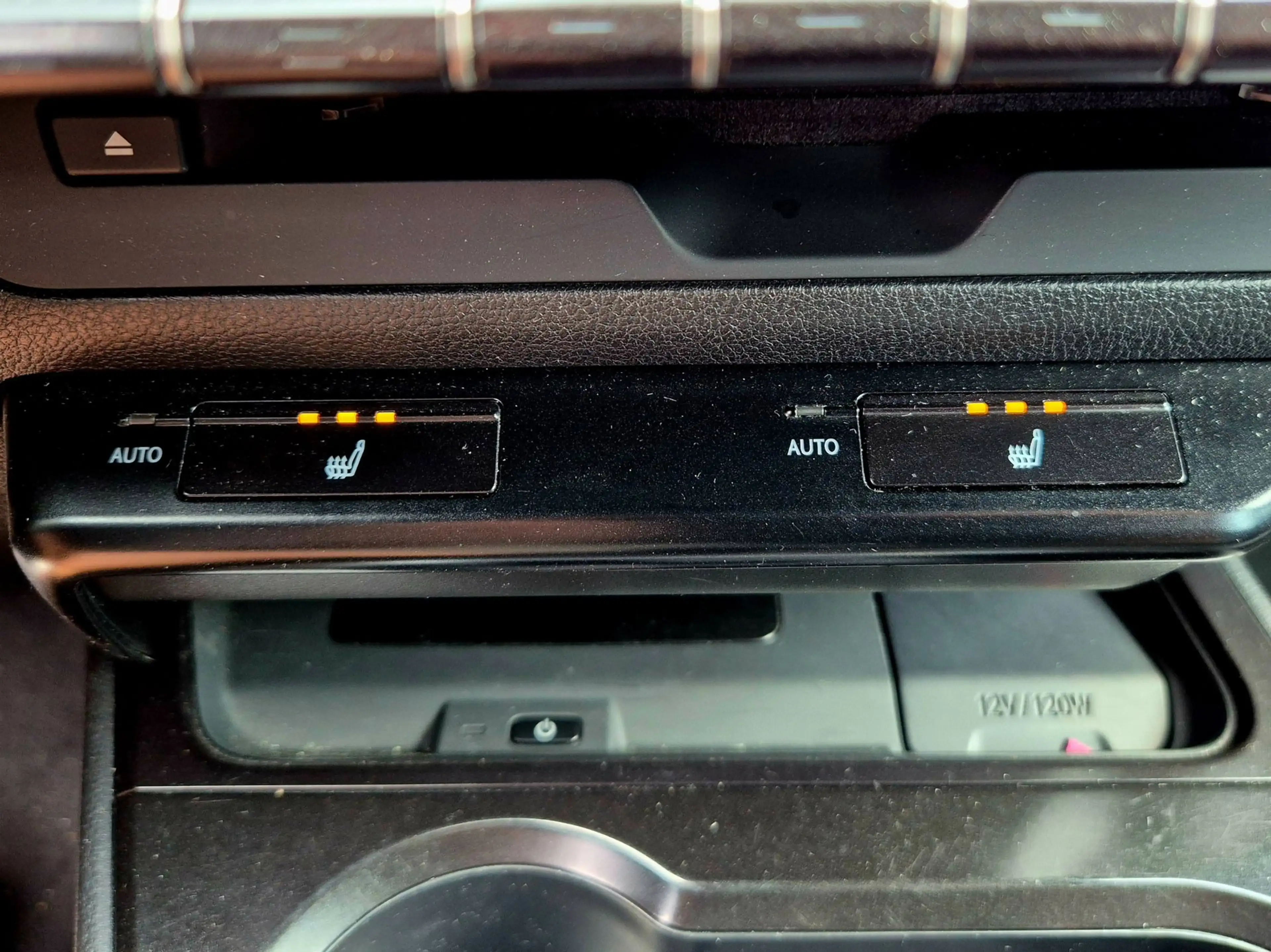 Lexus UX 250h Luxury Line + OH historie|Trekhaak|LED|Keyless|Led — photo 28