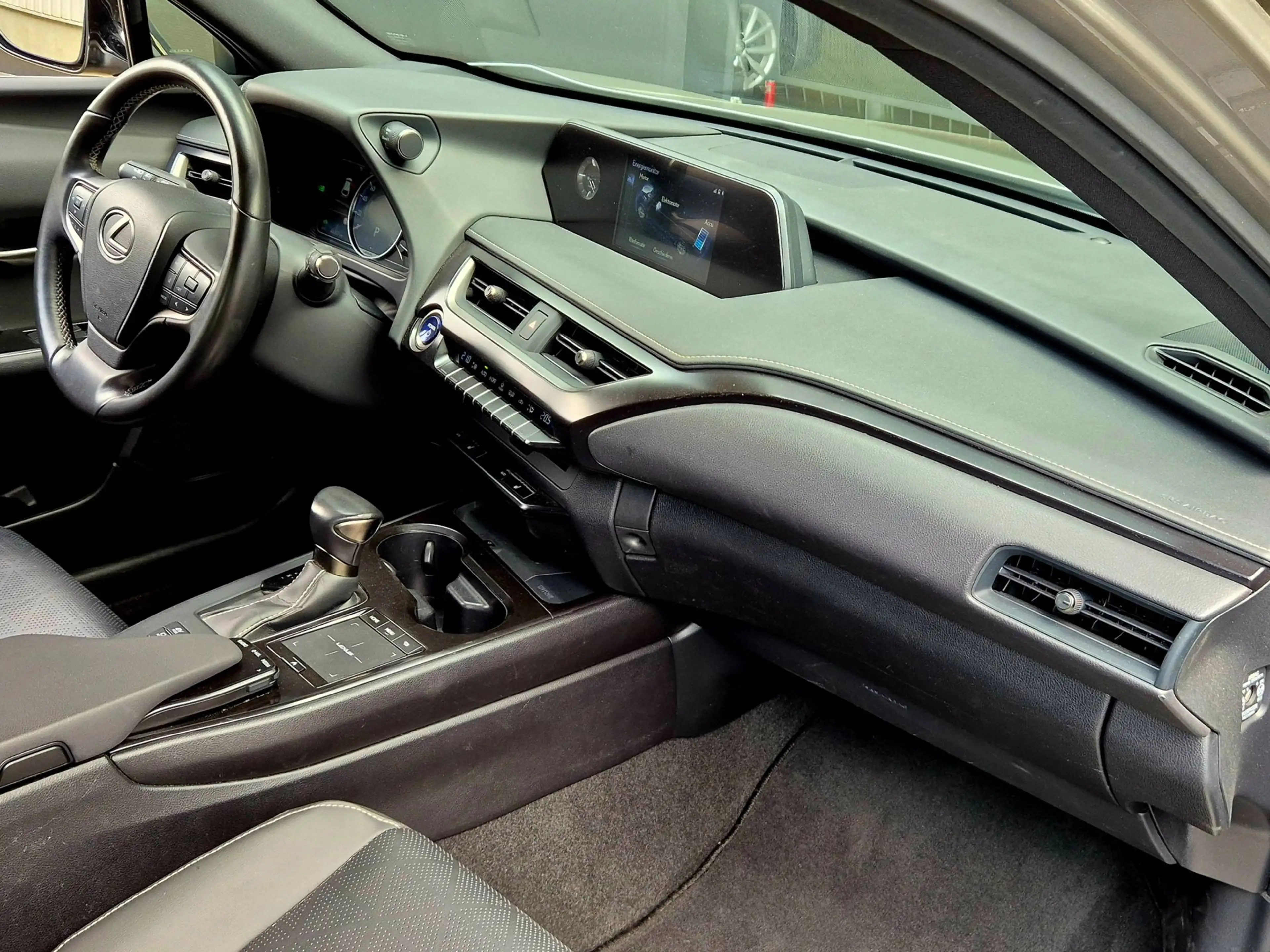 Lexus UX 250h Luxury Line + OH historie|Trekhaak|LED|Keyless|Led — photo 44