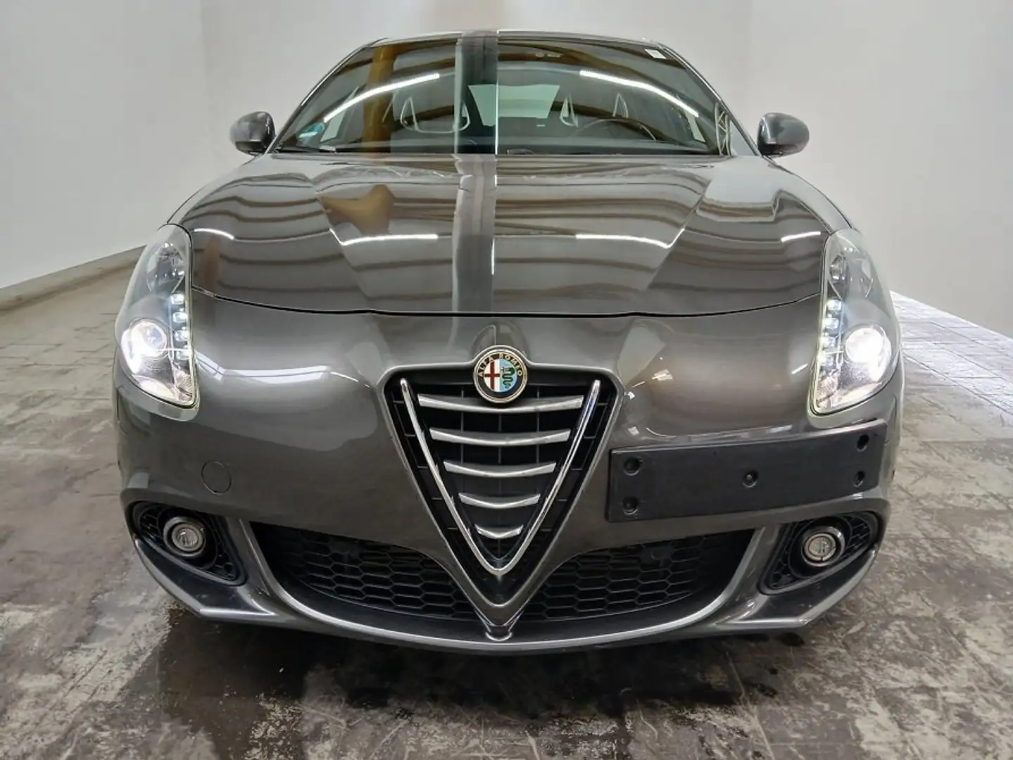 Alfa Romeo Giulietta Turismo QV Line*Autom*1.Hand*Bi-Xenon*Scheckheft* Gris - 2