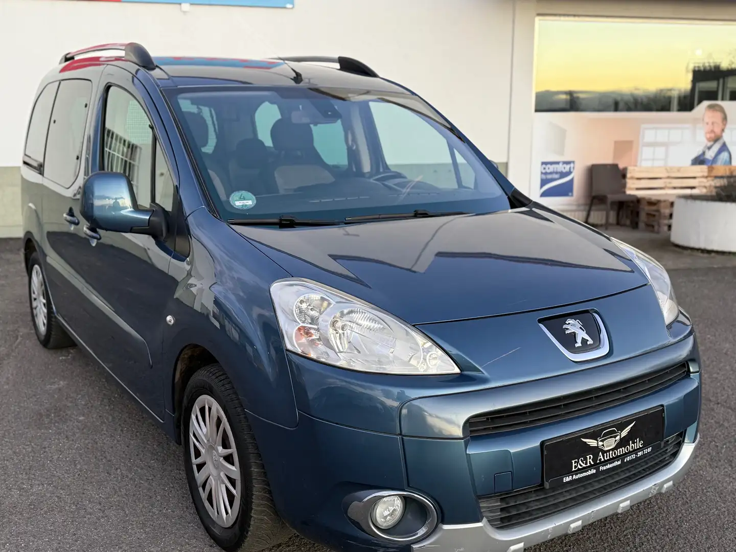 Peugeot Partner Premium Blau - 2