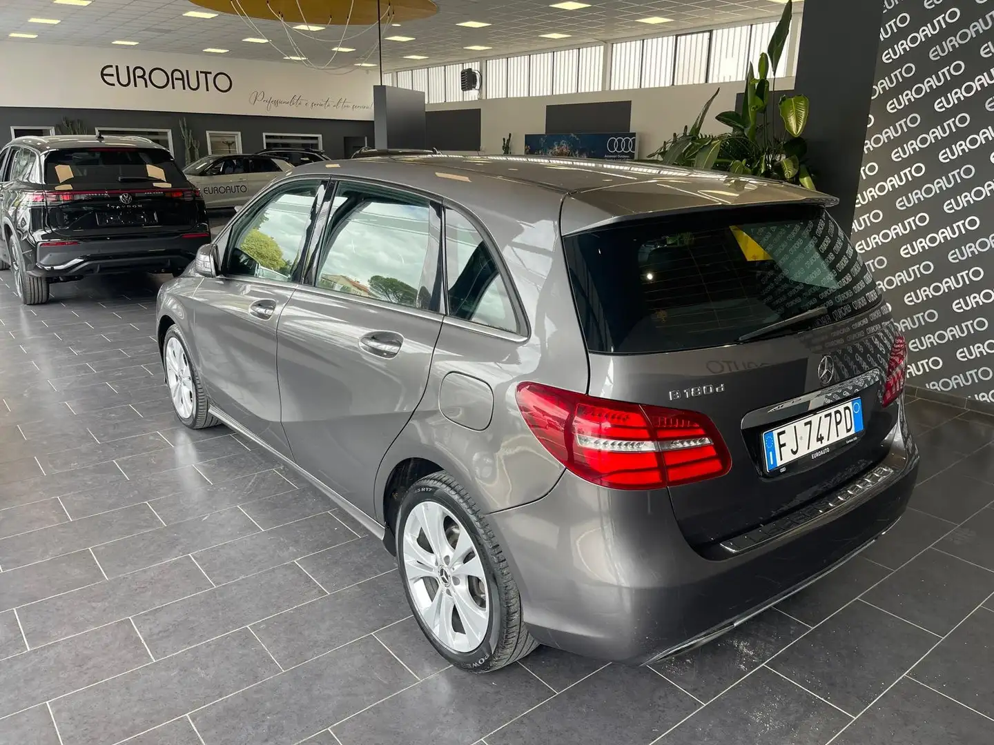 Mercedes-Benz B 180 B 180 d (cdi) BUSINESS EXTRA AUTOMATICA Grigio - 2