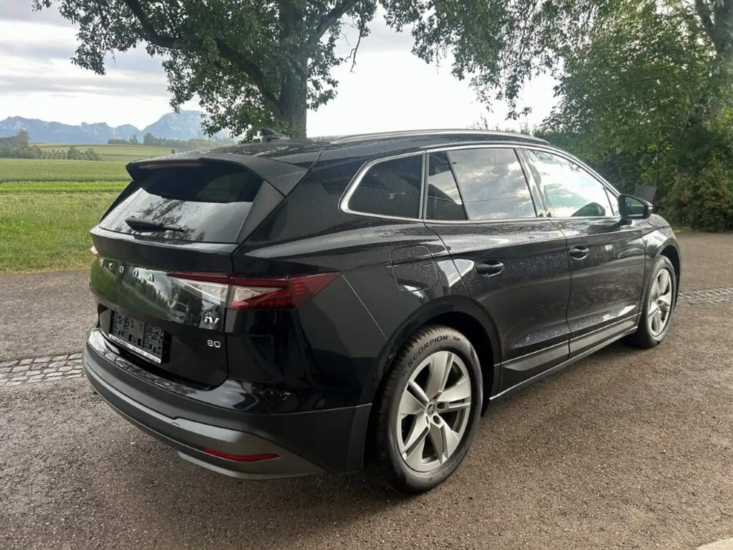 Skoda Enyaq iV 80 Suite **SOH96%** Schwarz - 2