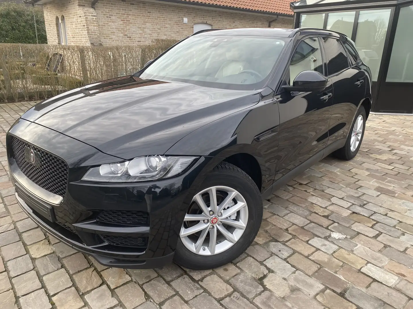 Jaguar F-Pace 2.0 D Prestige (EU6.2) Noir - 1