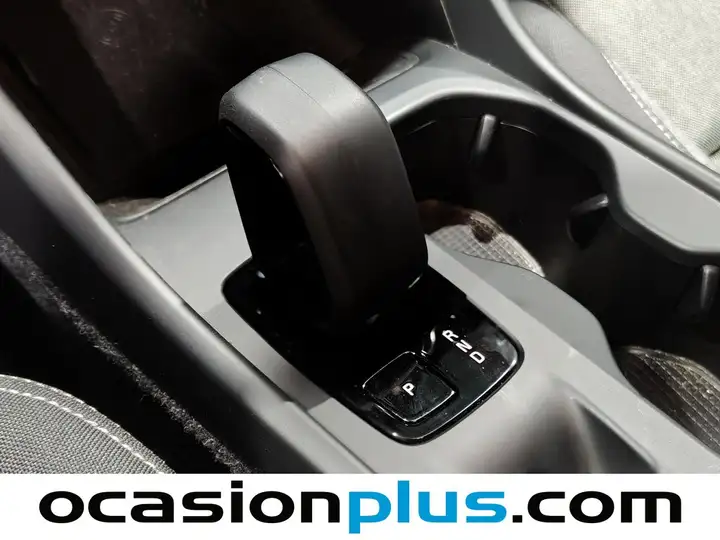 Volvo XC40 2024, foto 5