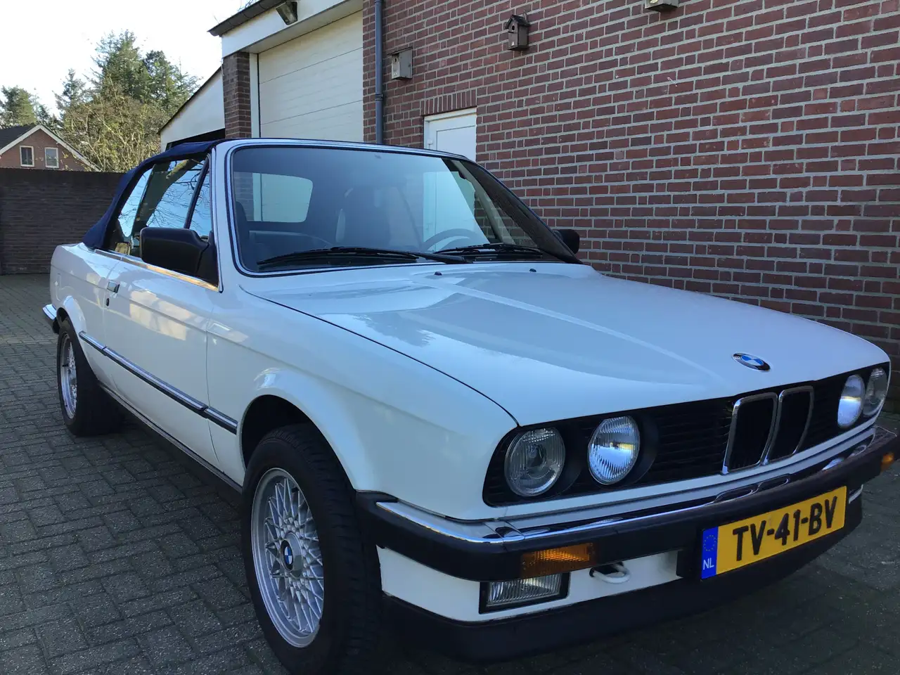BMW 320 3-serie Cabrio 320i, foto 4