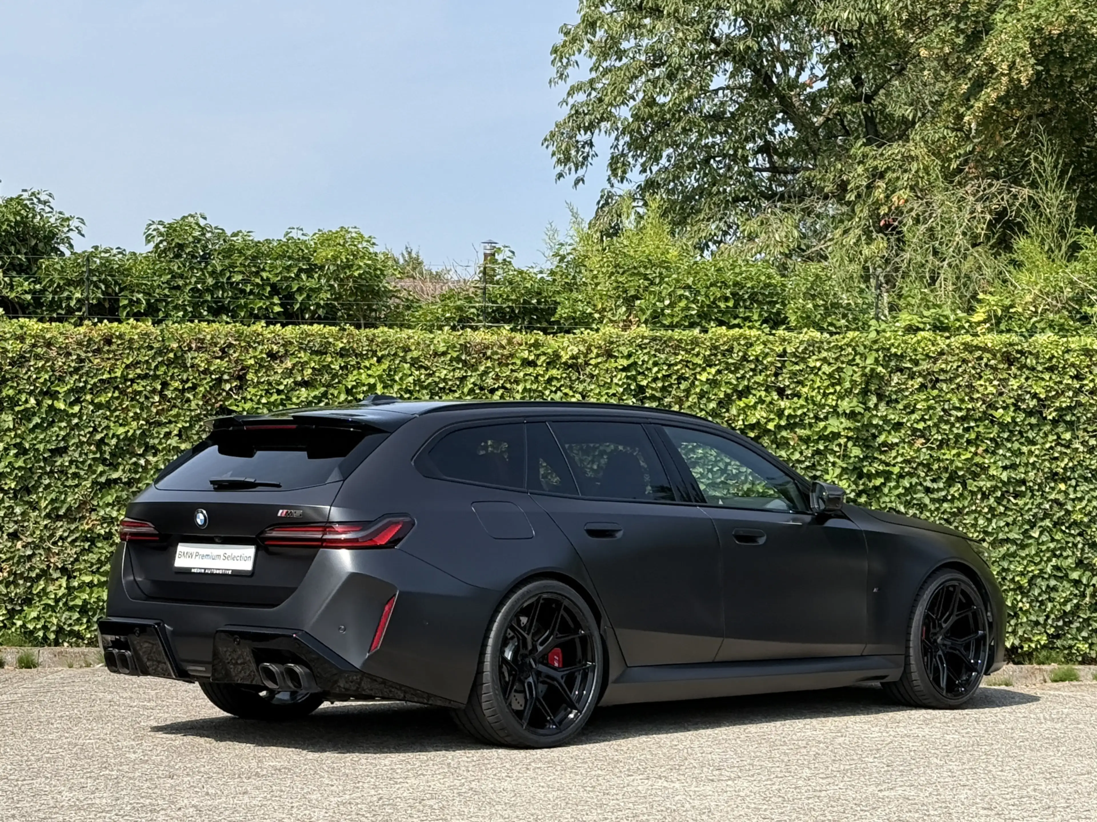 BMW M5 5-serie Touring | Individual Frozen Deep Grey | Ak — photo 3