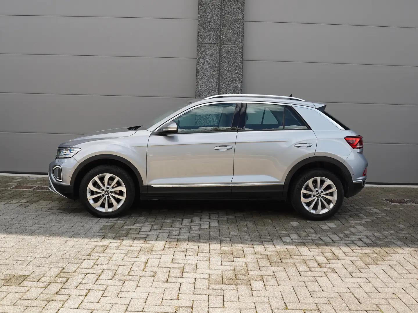Volkswagen T-Roc 1.5 Style Business *EL KOFFER / CAM / IQ LIGHT * Gris - 2
