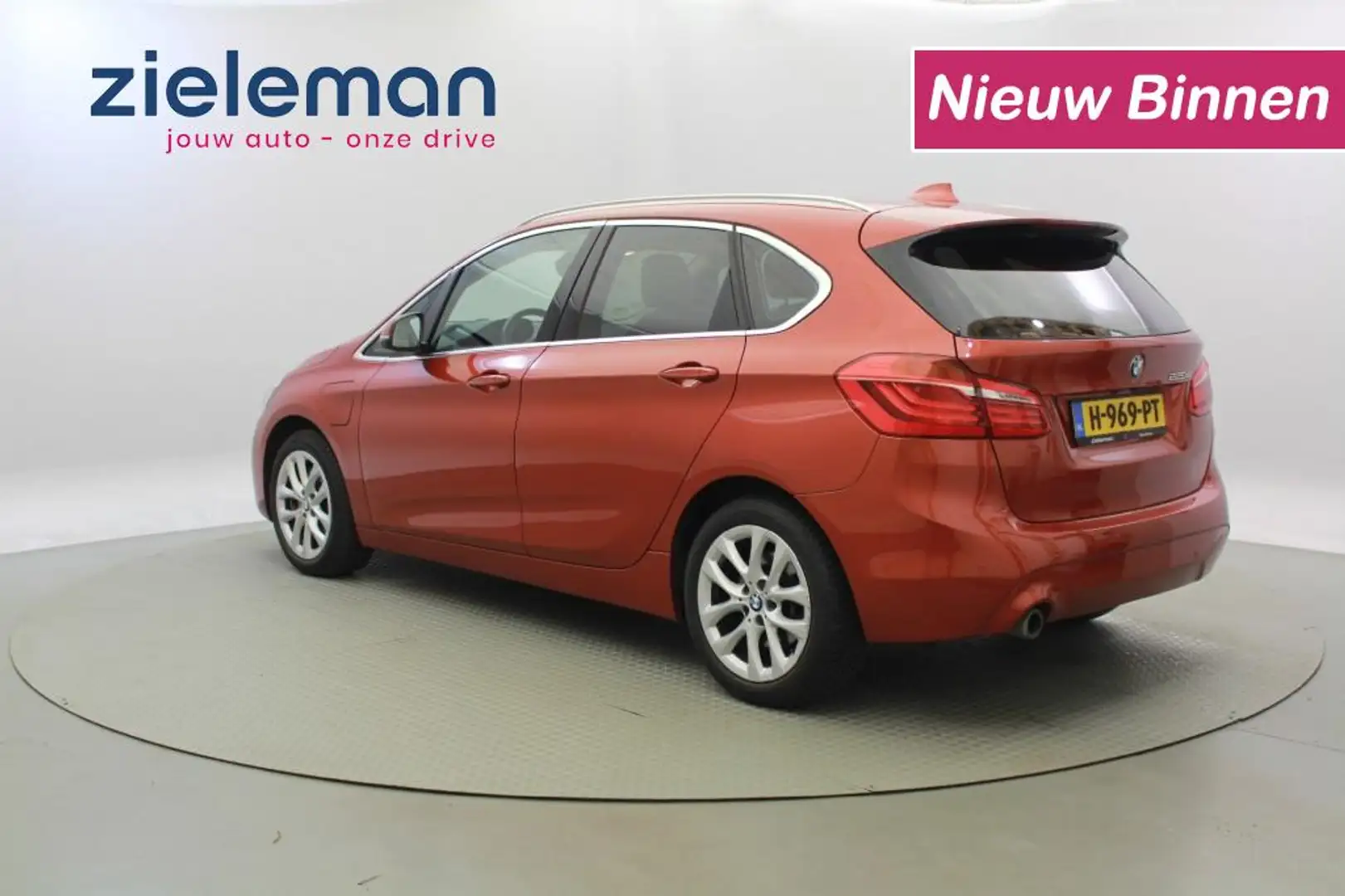 BMW 225 225xe iP Executive Automaat - Camera, Leer, Stoelv Oranje - 2