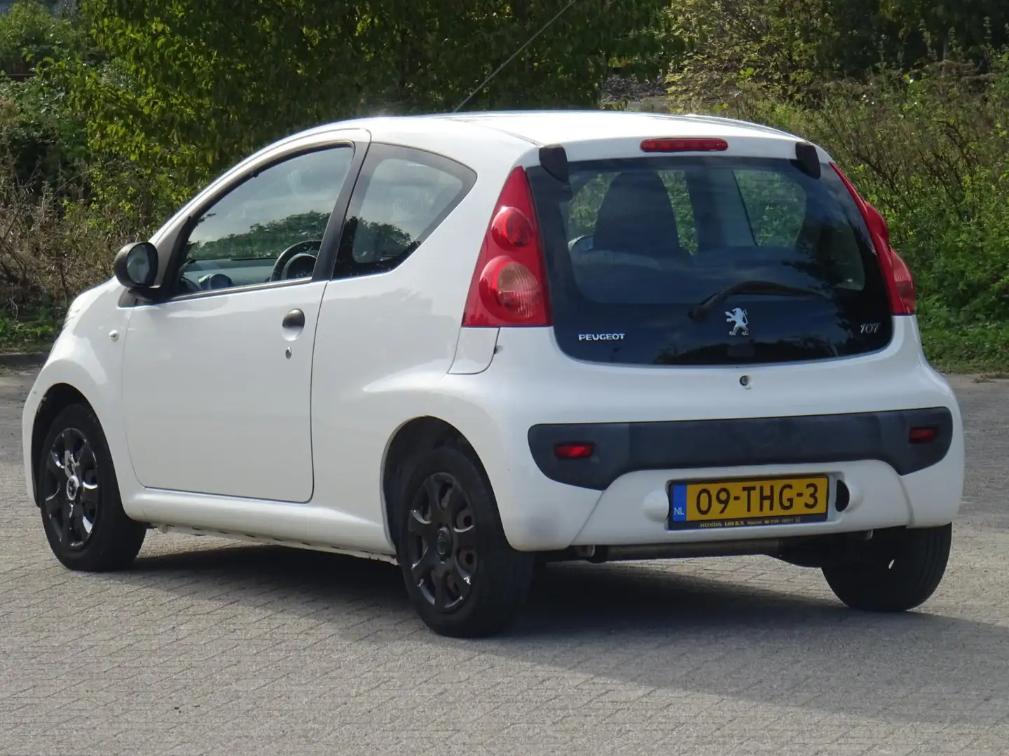 Peugeot 107 1.0-12V XR BJ2012 NAP/AIRCO/APK 04-09-2026 Weiß - 2