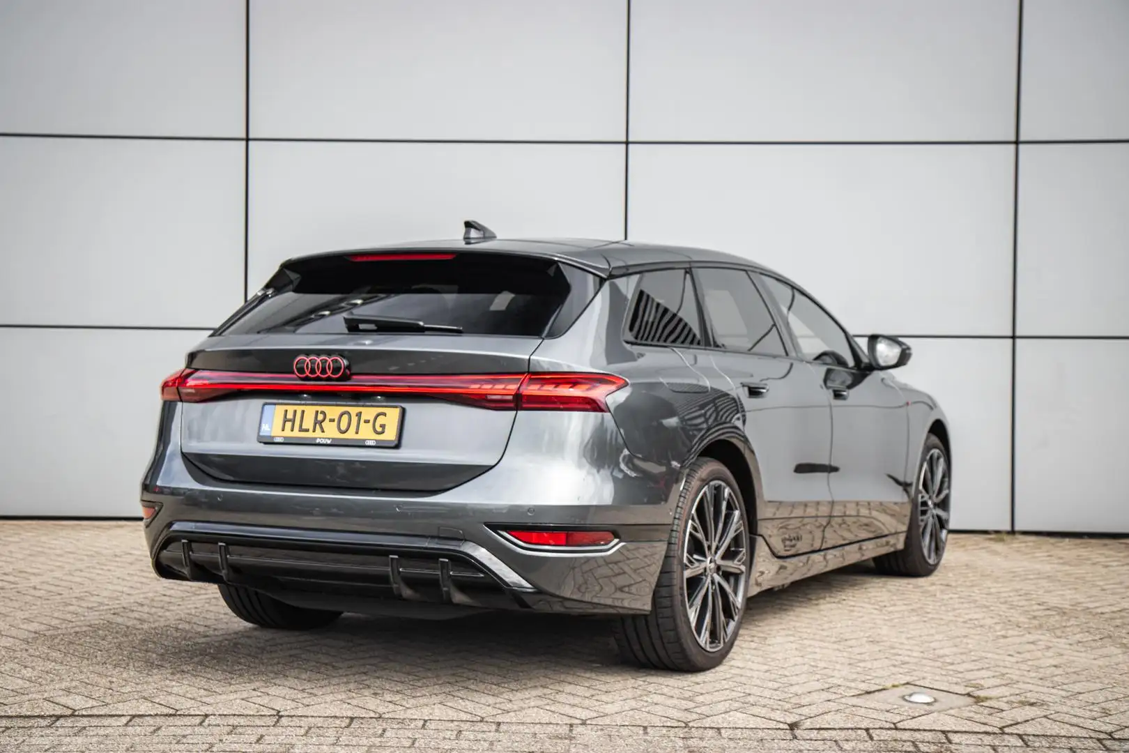 Audi A6 e-tron Avant 286pk S Edition 83 kWh | S-Line | Panoramada Gris - 2