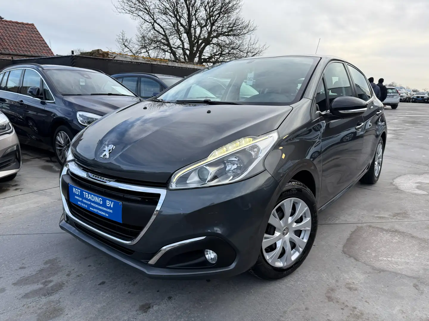 Peugeot 208 1.2i 82PK 5-DEURS NAVIGATIE BLUETOOTH PDC AIRCO Gris - 1