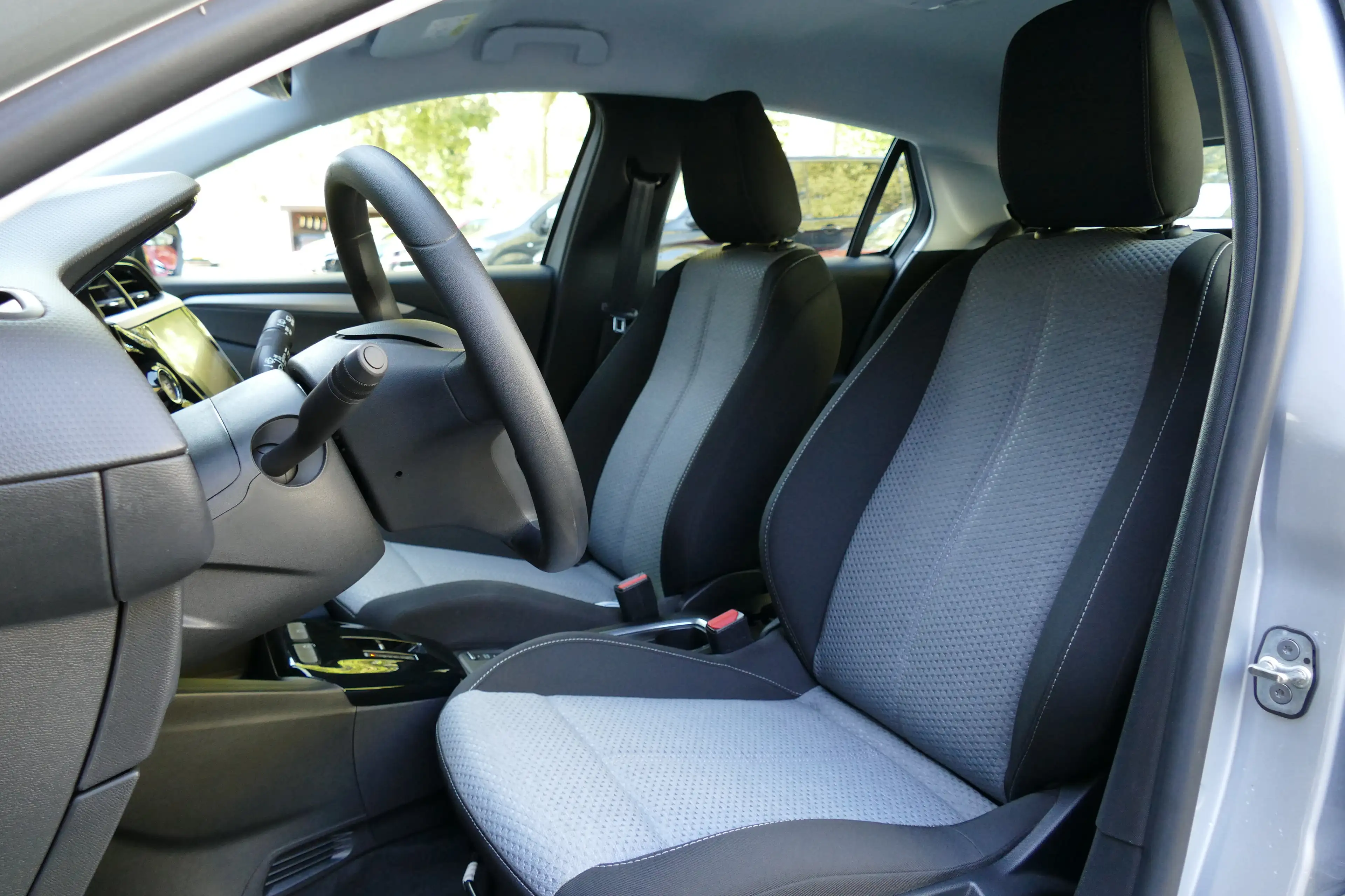 Opel Corsa-e EV 50KWH 136PK EDITION / NAVI / CLIMA / 16" LMV / — photo 12