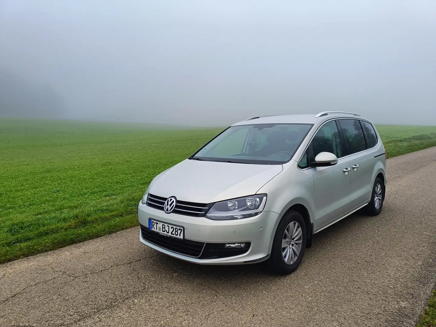 Volkswagen Sharan Sharan 1.4 TSI BlueMotion Technology Comfortline Plateado - 1