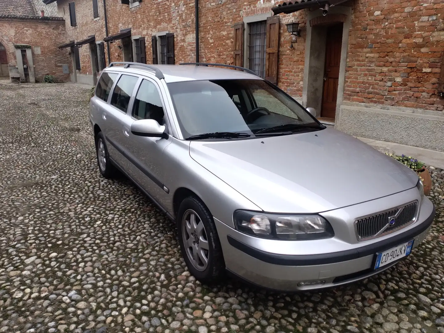 Volvo V70 2.5t awd - 1