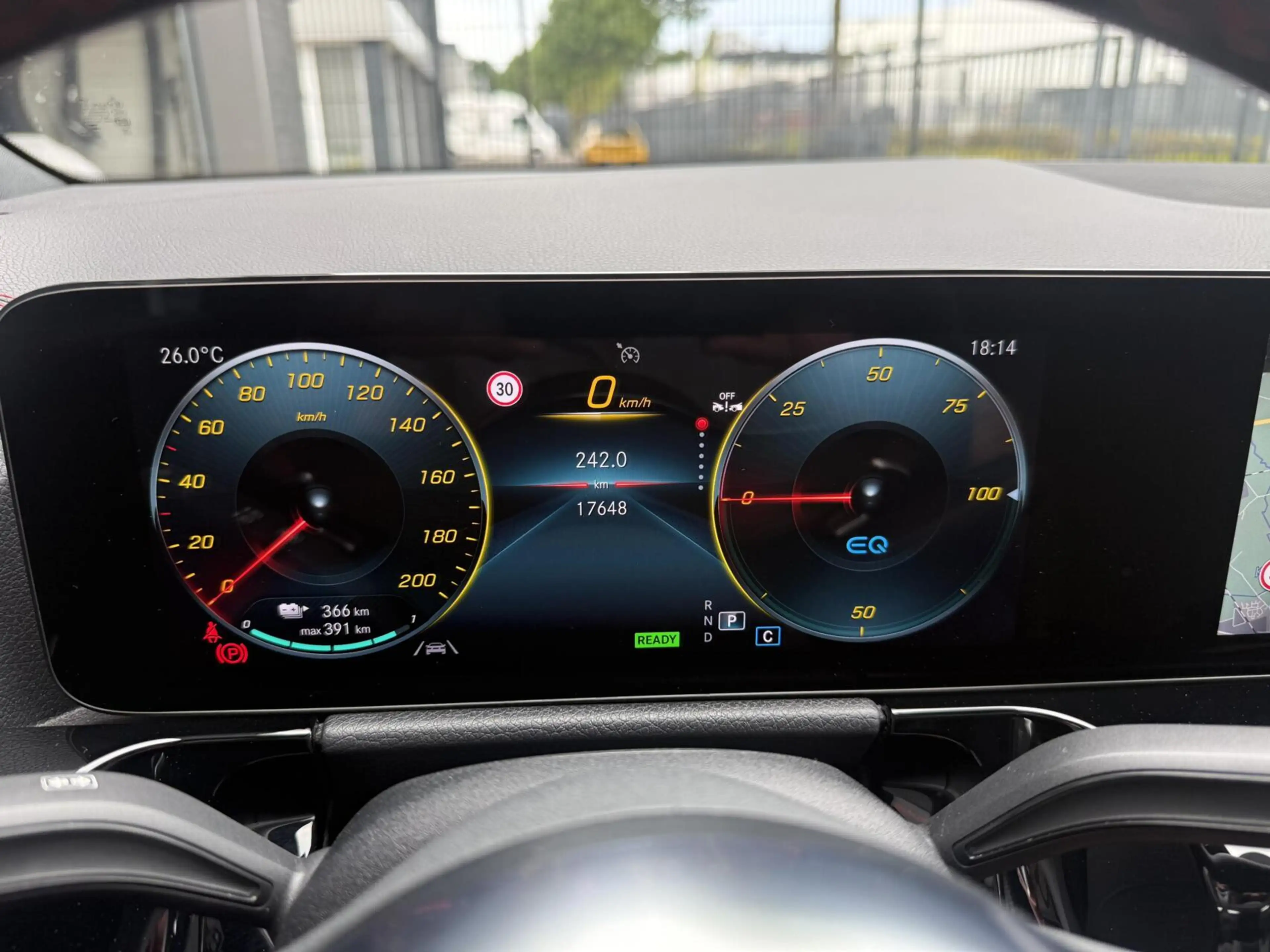 Mercedes-Benz EQA 300 4MATIC AMG Line 67 kWh — photo 15