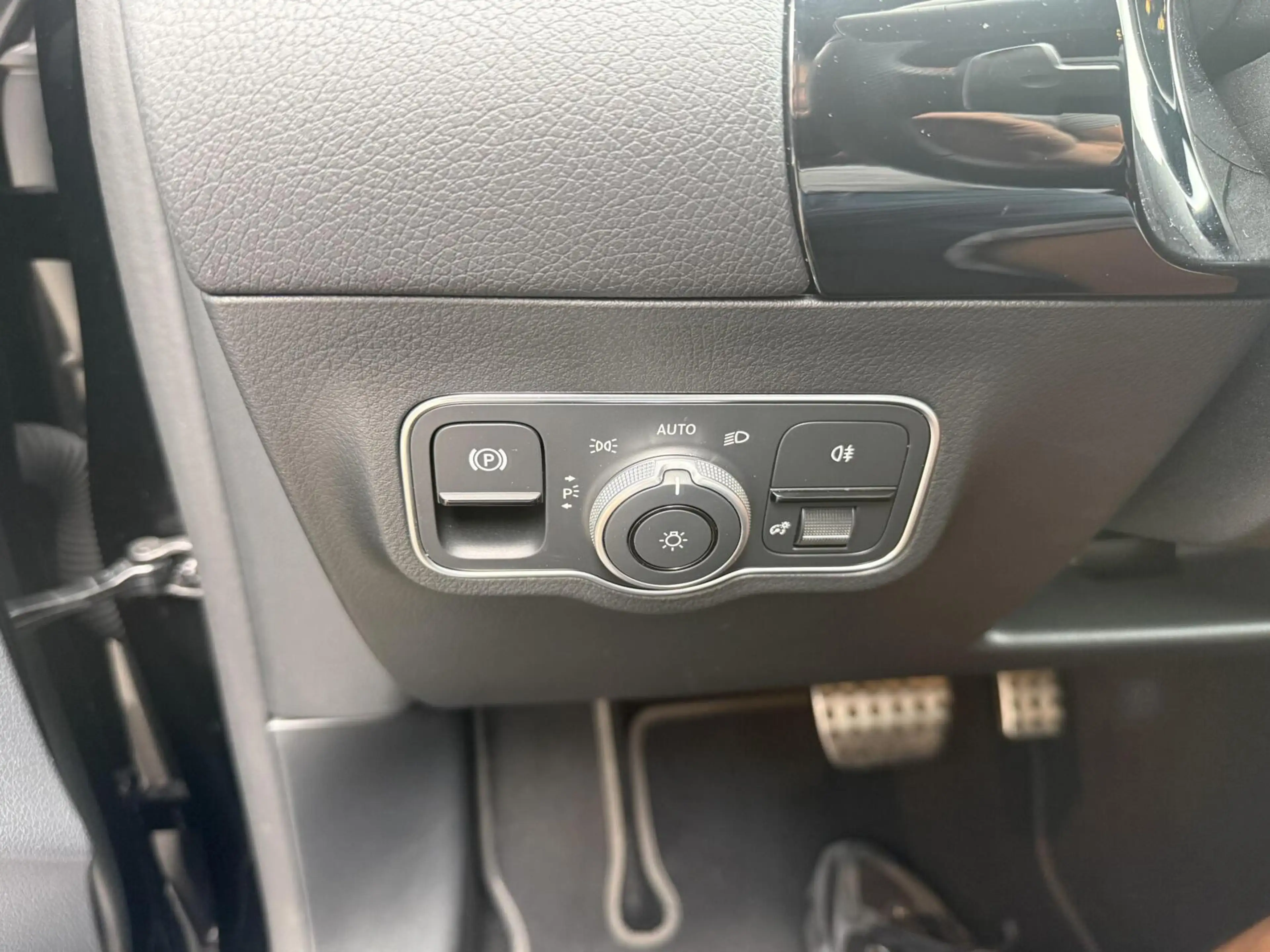 Mercedes-Benz EQA 300 4MATIC AMG Line 67 kWh — photo 12