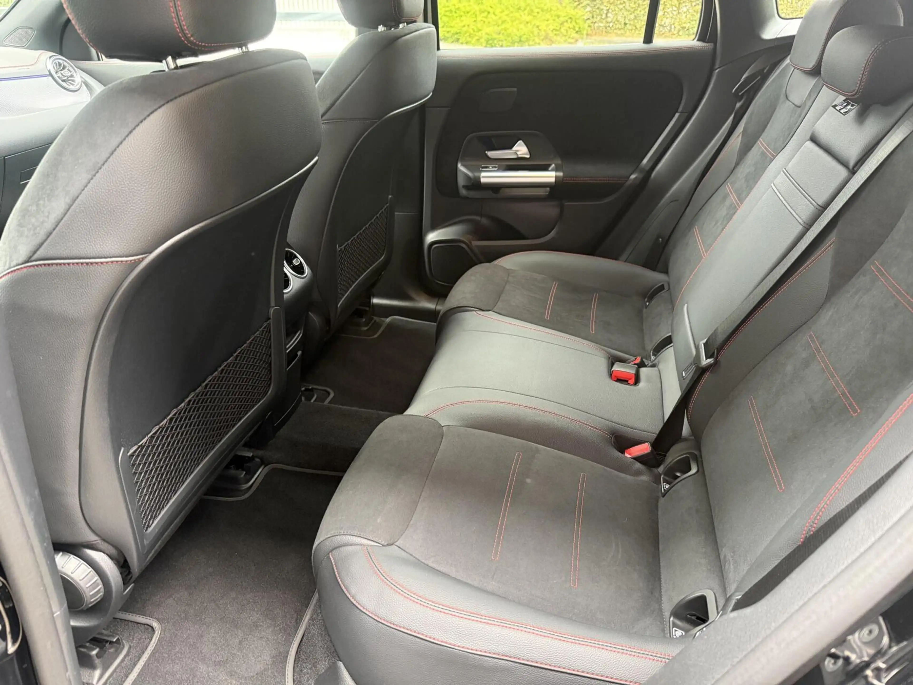 Mercedes-Benz EQA 300 4MATIC AMG Line 67 kWh — photo 11