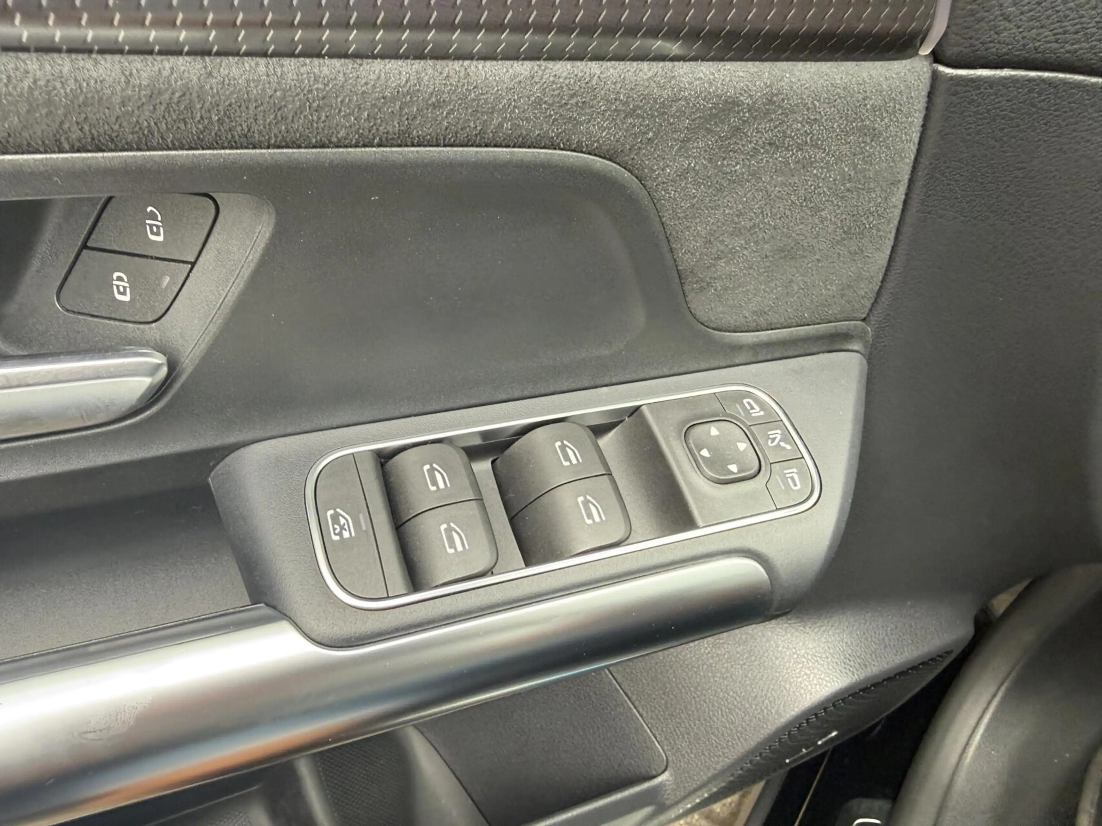 Mercedes-Benz EQA 300 4MATIC AMG Line 67 kWh — photo 13