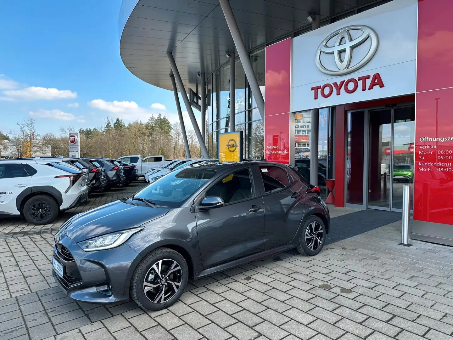 Toyota Yaris Hybrid Teamplayer, Grau - 2