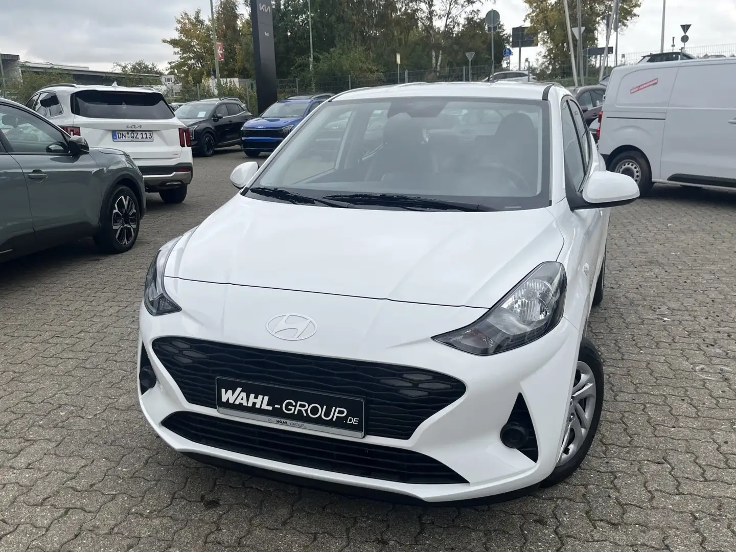 Hyundai i10 TREND 1,0 AUTOMATIK (NAVI/SITZHZG./KAMERA) Bianco - 1