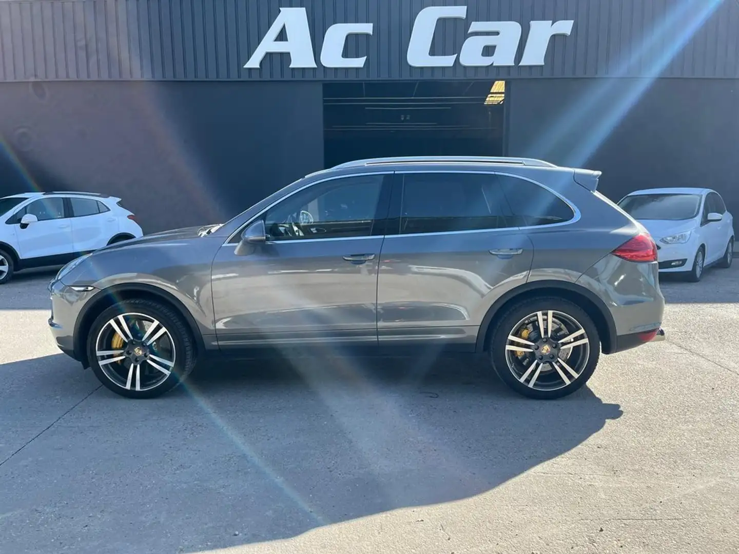 Porsche Cayenne 4.8 V8 Turbo Tiptronic Gris - 2