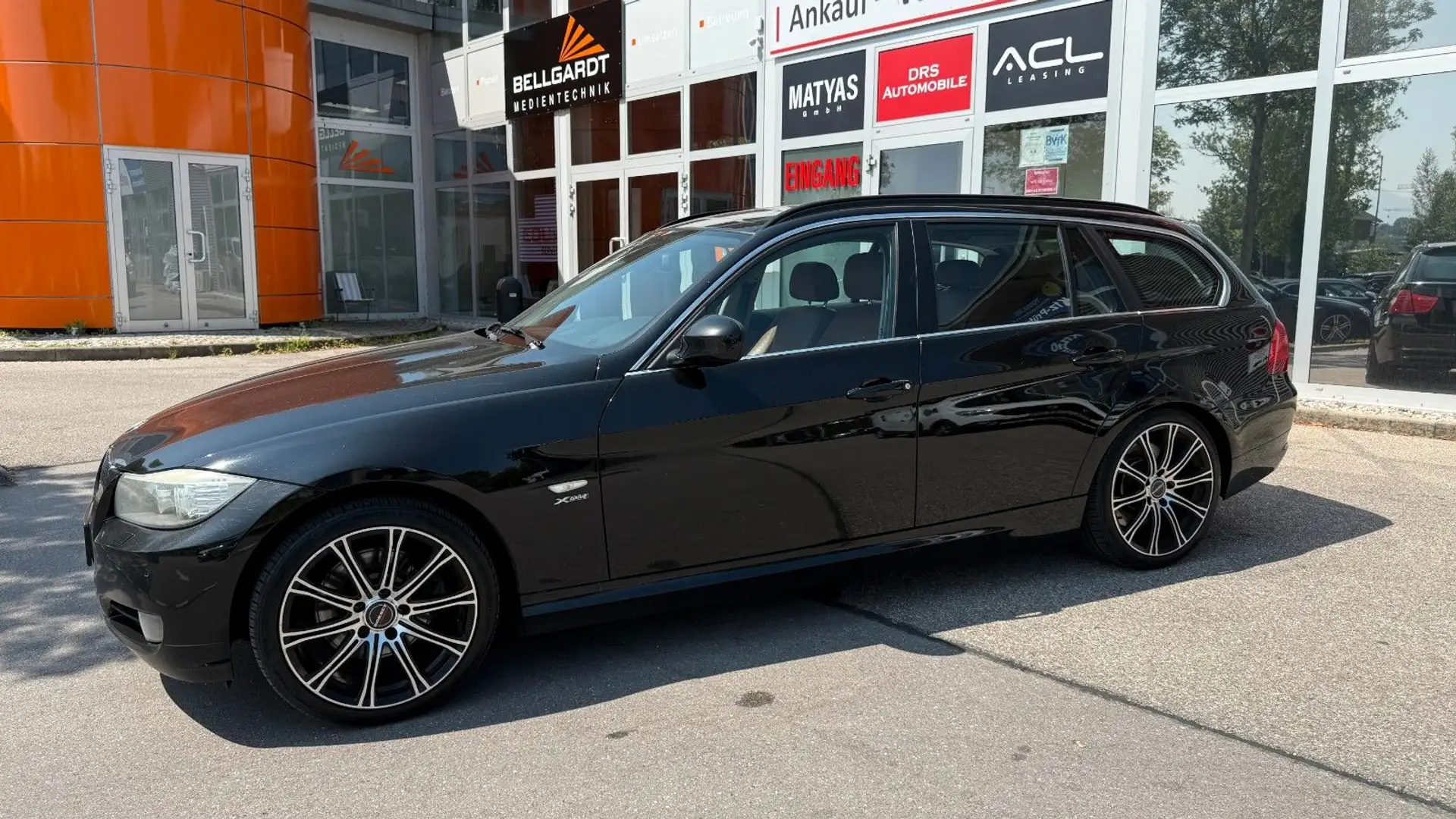 BMW 330 3 Touring 330d xDrive/Navi/Xenon/Leder Noir - 2