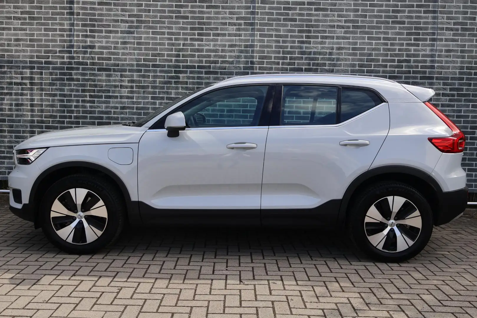 Volvo XC40 Plug-in Hybrid T5 Inscription Expression | Panoram Grau - 2