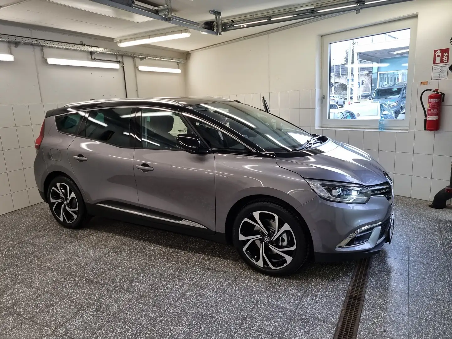 Renault Grand Scenic Scénic TCe 140 EDC Techno Grau - 1