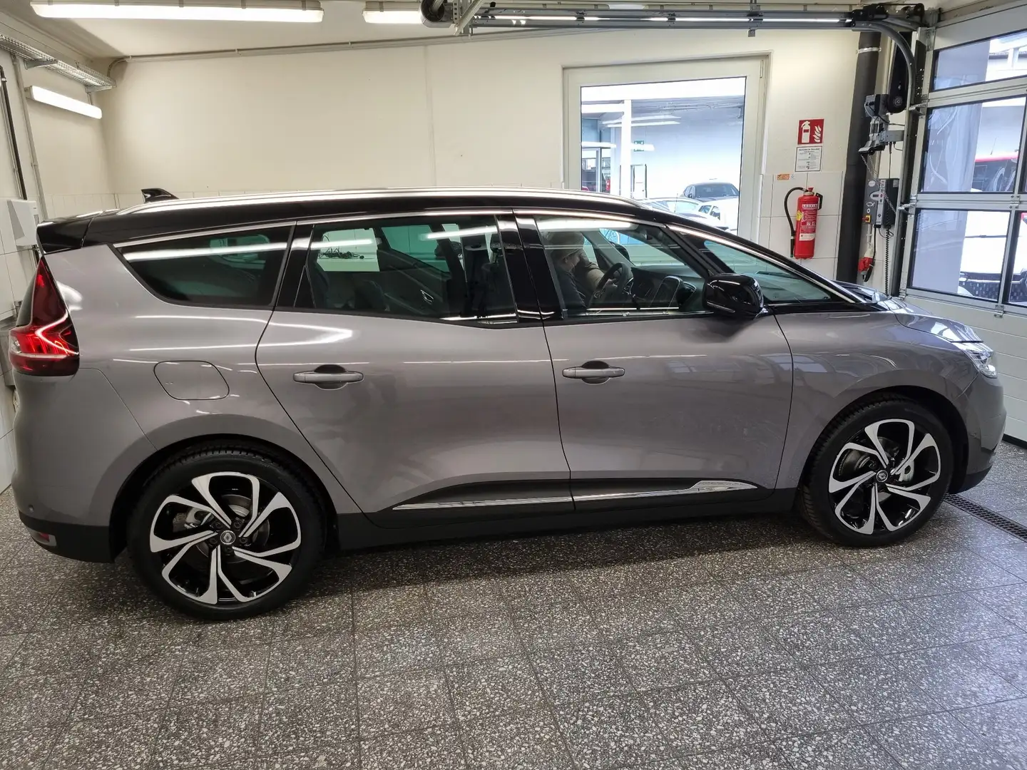 Renault Grand Scenic Scénic TCe 140 EDC Techno Grau - 2